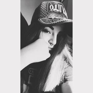 Meet your Posher, Valeria